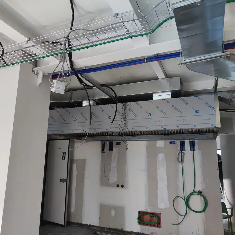 Cappe e soffitti aspiranti per cucine professionali Cappe e soffitti aspiranti per cucine professionali