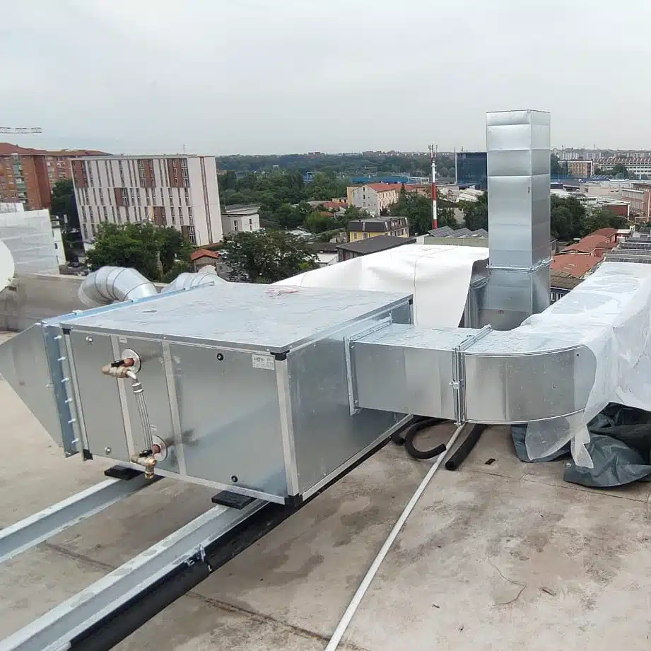 Impianto di aspirazione e trattamento aria per cucine professionali