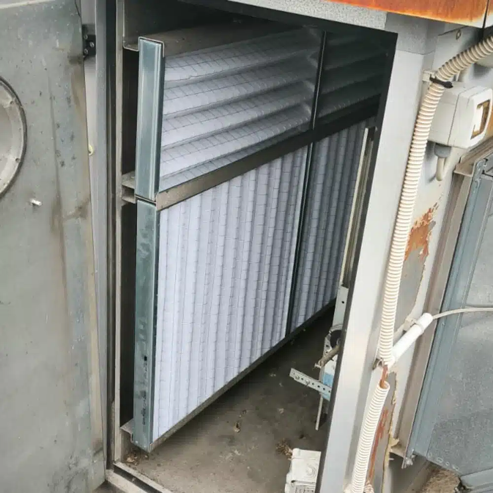 Manutenzione di cappe e sistemi trattamento aria per cucine