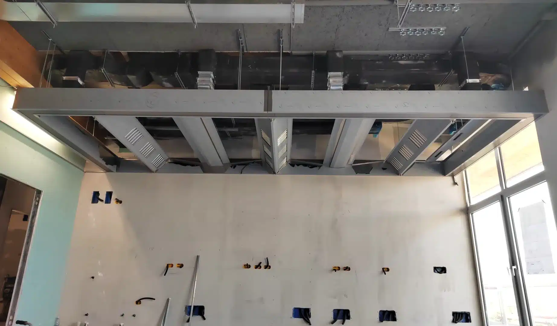 Soffitto aspirante installato da Airsteel Soffitto aspirante installato da Airsteel